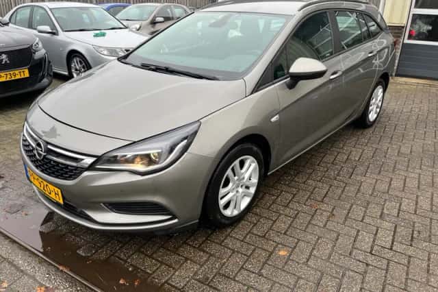 Opel Astra (2017) thumbnail 1