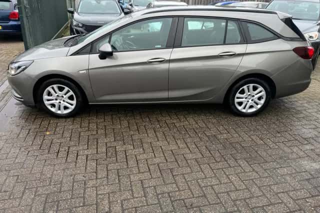 Opel Astra (2017) thumbnail 2