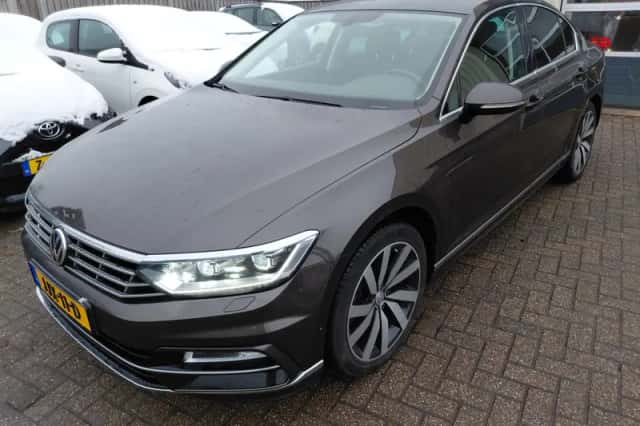 Volkswagen Passat (2018) thumbnail 1