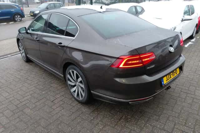 Volkswagen Passat (2018) thumbnail 3