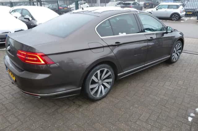 Volkswagen Passat (2018) thumbnail 4