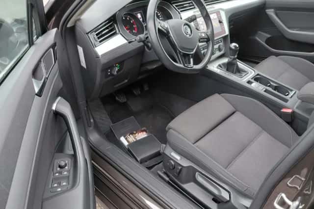 Volkswagen Passat (2018) thumbnail 6