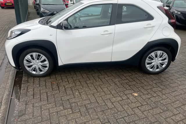 Toyota Aygo X (2022) thumbnail 2