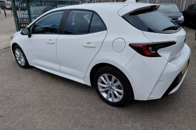 Toyota Corolla (2024) thumbnail 2