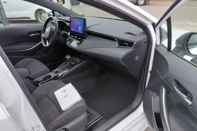 Toyota Corolla (2024) thumbnail 5