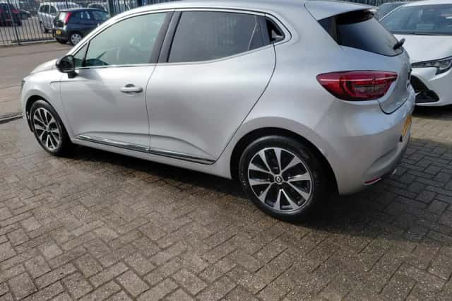 Renault Clio (2023) thumbnail 2