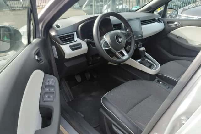 Renault Clio (2023) thumbnail 3
