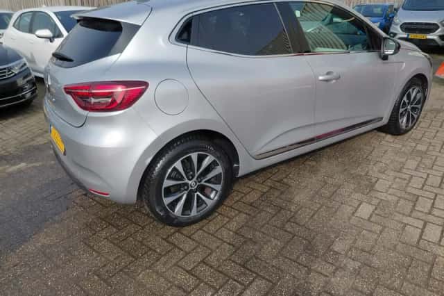 Renault Clio (2023) thumbnail 5