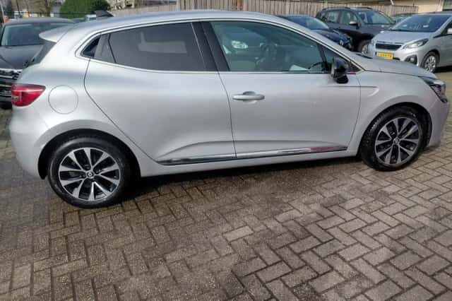 Renault Clio (2023) thumbnail 6