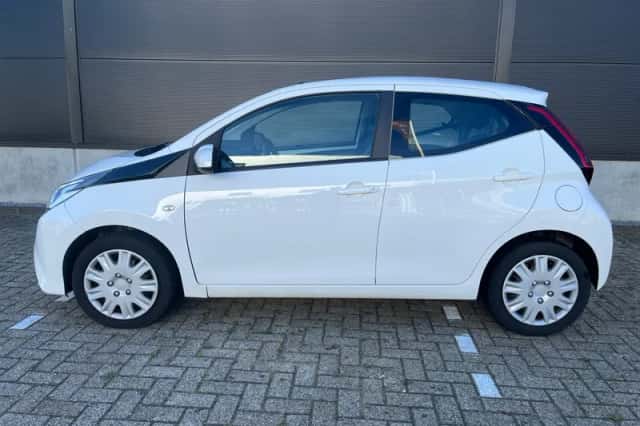 Toyota Aygo (2019) thumbnail 2
