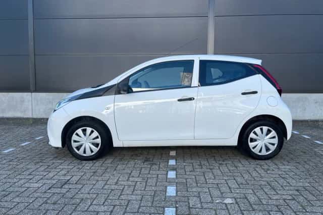 Toyota Aygo (2019) thumbnail 2