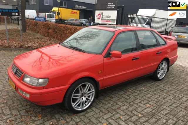 Volkswagen Passat (1994) thumbnail 1