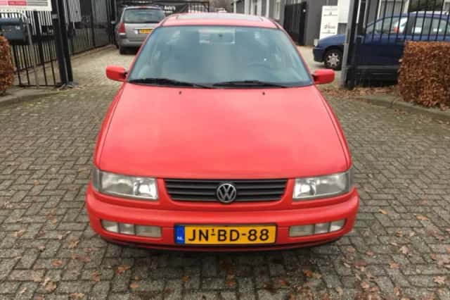 Volkswagen Passat (1994) thumbnail 2