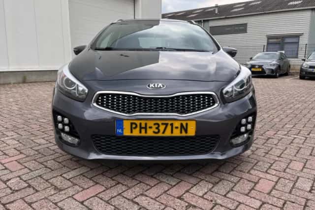 Kia Ceed (2017) thumbnail 2