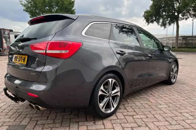 Kia Ceed (2017) thumbnail 5