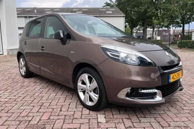 Renault Scénic (2012) thumbnail 3