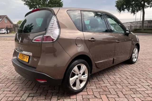 Renault Scénic (2012) thumbnail 5