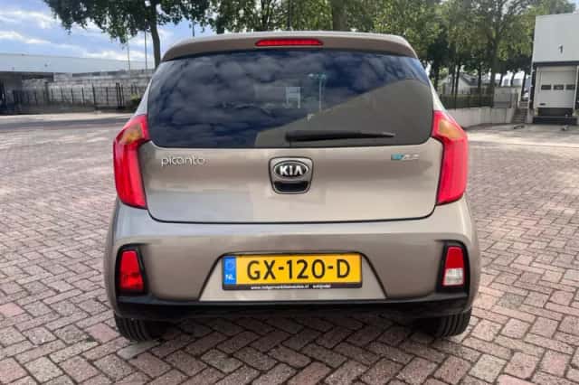Kia Picanto (2015) thumbnail 6