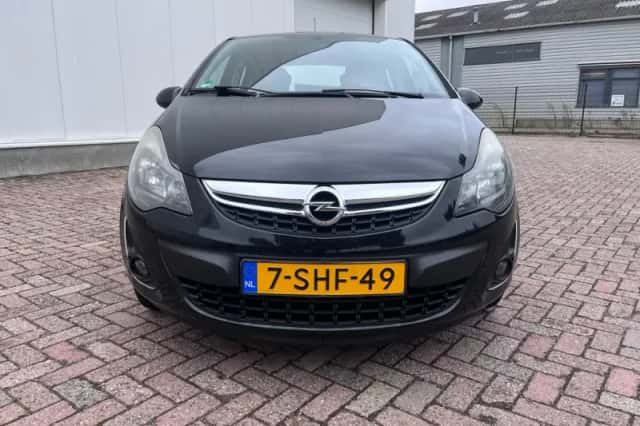 Opel Corsa (2013) thumbnail 2