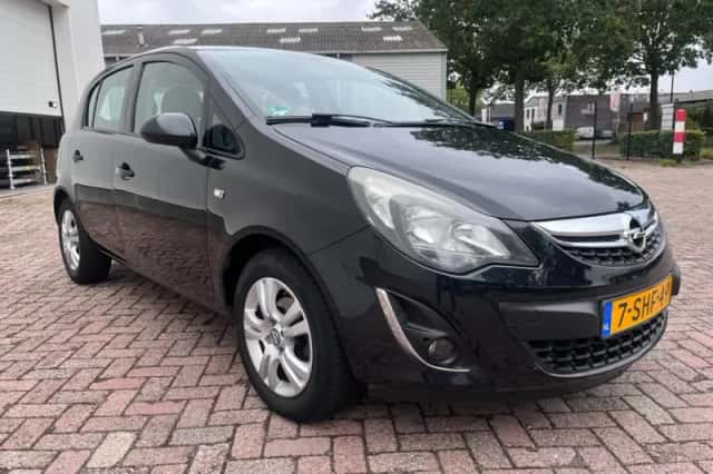 Opel Corsa (2013) thumbnail 3