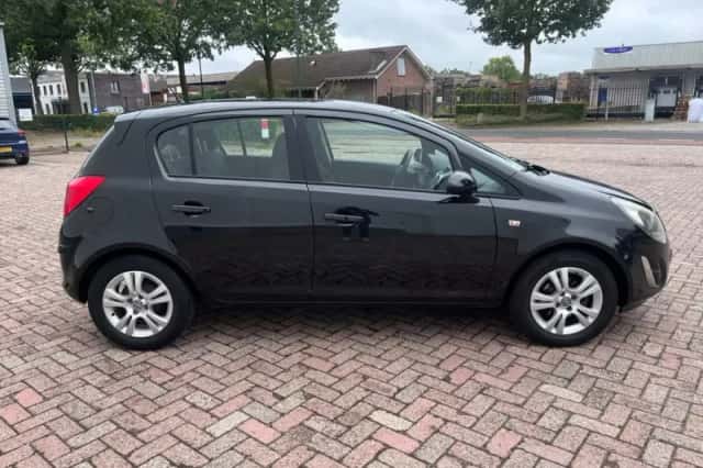 Opel Corsa (2013) thumbnail 4
