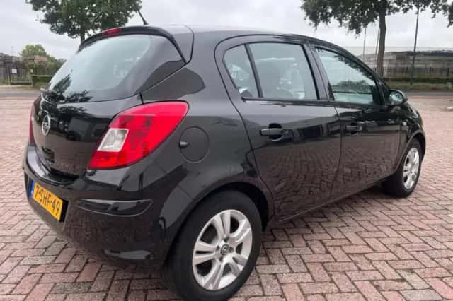 Opel Corsa (2013) thumbnail 5