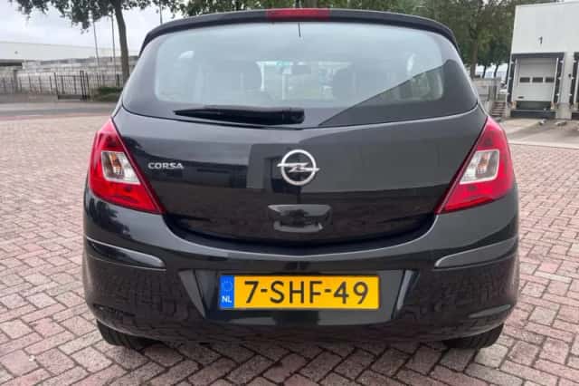 Opel Corsa (2013) thumbnail 6