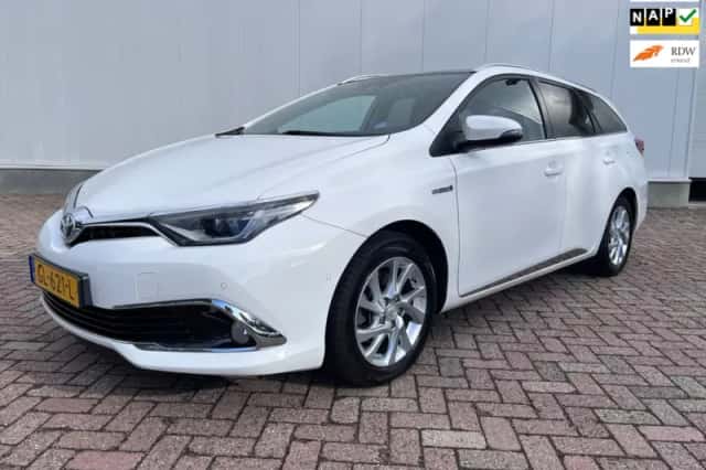 Toyota Auris (2015) thumbnail 1