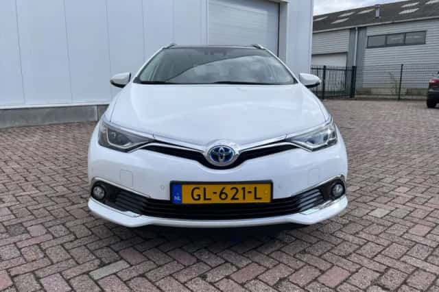 Toyota Auris (2015) thumbnail 2