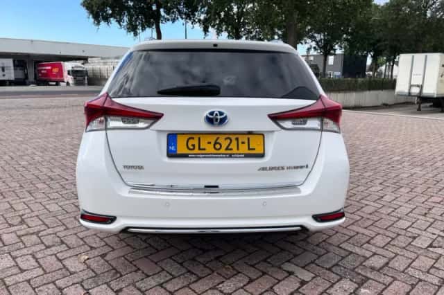 Toyota Auris (2015) thumbnail 6