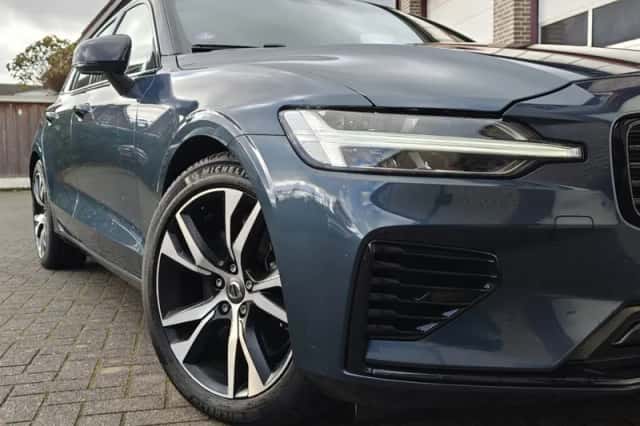 Volvo V60 (2021) thumbnail 2