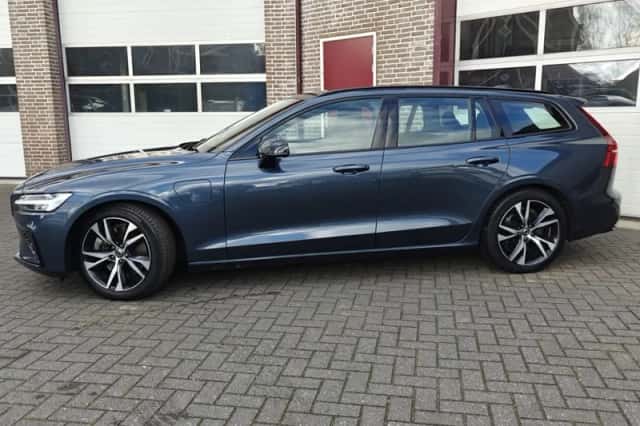 Volvo V60 (2021) thumbnail 3