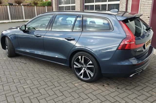 Volvo V60 (2021) thumbnail 4