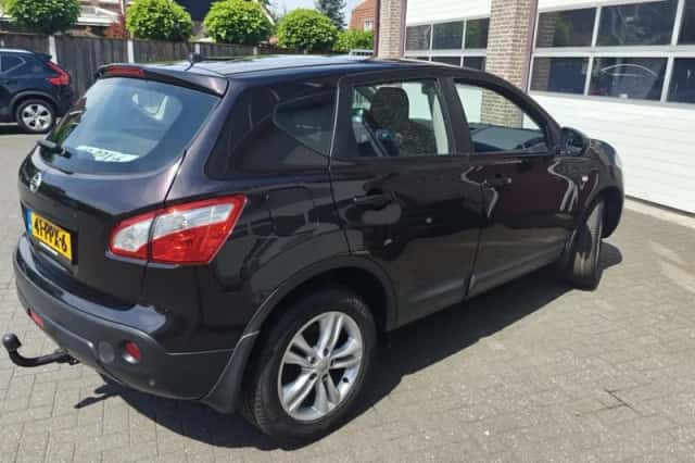 Nissan Qashqai (2011) thumbnail 3