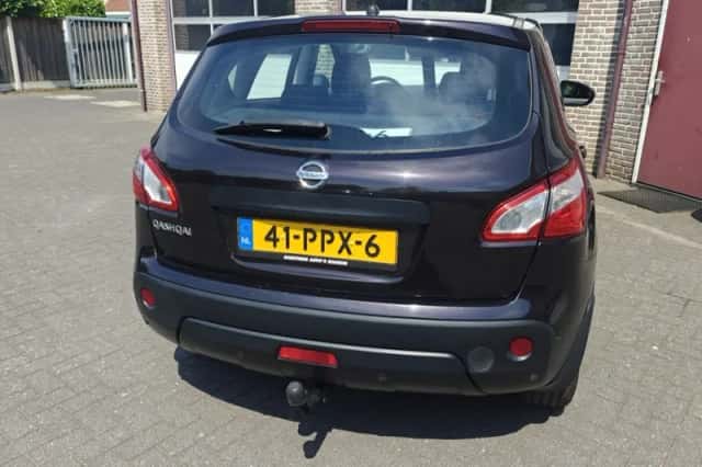 Nissan Qashqai (2011) thumbnail 4