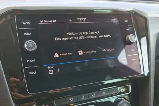 Volkswagen Passat (2019) thumbnail 5