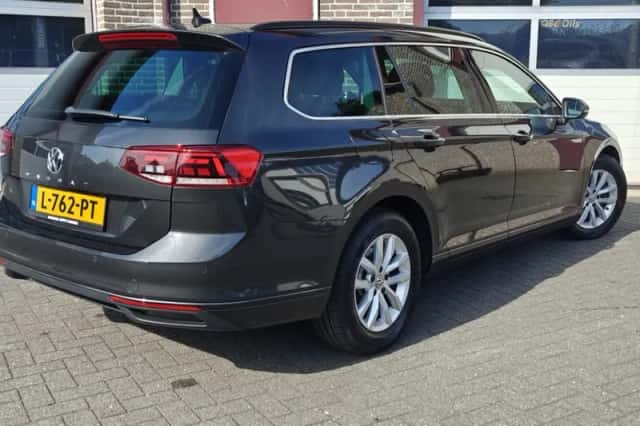 Volkswagen Passat (2019) thumbnail 6