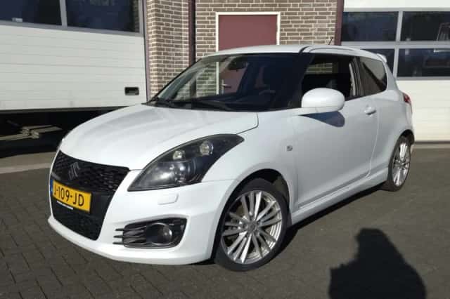 Suzuki Swift (2012) thumbnail 1