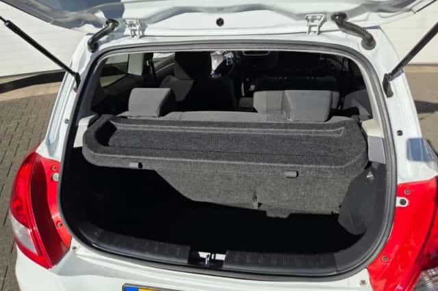 Suzuki Swift (2012) thumbnail 5