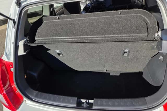 Suzuki Swift (2012) thumbnail 6