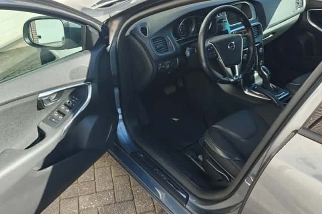 Volvo V40 (2017) thumbnail 6