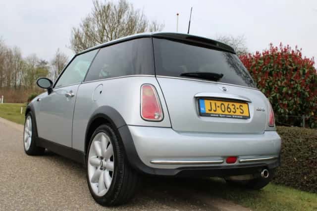 MINI Cooper (2005) thumbnail 2