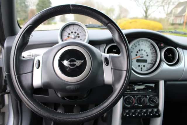 MINI Cooper (2005) thumbnail 4