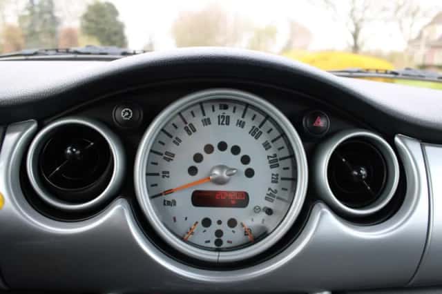 MINI Cooper (2005) thumbnail 5