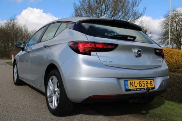 Opel Astra (2017) thumbnail 2