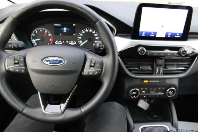 Ford Kuga (2021) thumbnail 5