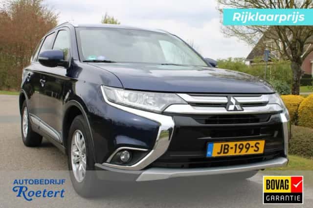 Mitsubishi Outlander (2016) thumbnail 1