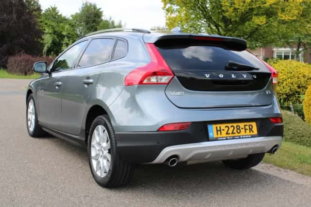 Volvo V40 Cross Country (2020) thumbnail 2