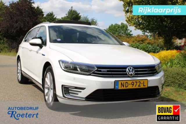 Volkswagen Passat (2016) thumbnail 1