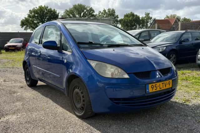 Mitsubishi Colt (2007) thumbnail 2